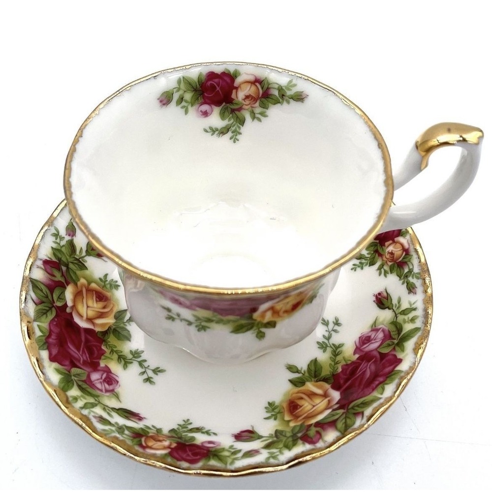 Royal Albert Old Country Roses Teacup and Saucer 2 Piece Bone China Vintage